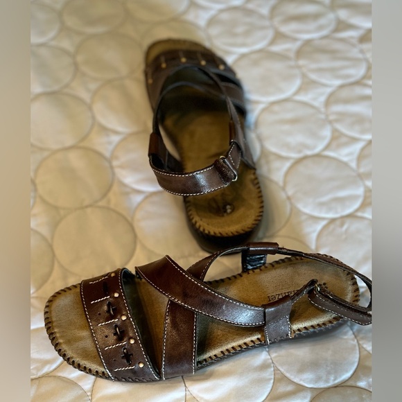 Brown leather sandals - Picture 1 of 2